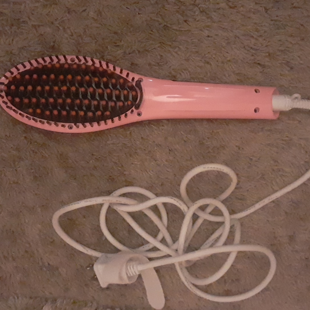 Heated brush straightener